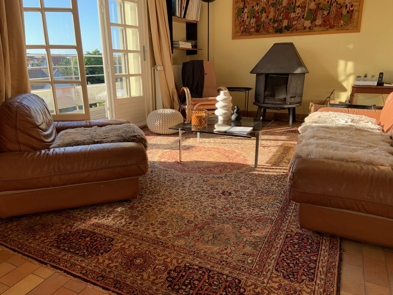 Salon avec poêle à bois
